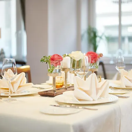 ジ－シュロス セ－リン ホテル ホテル